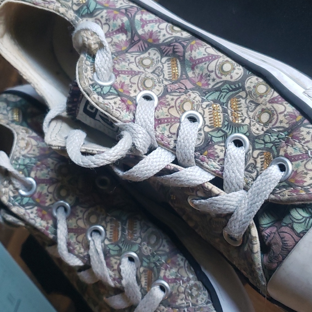 Converse Chuck Taylor All Star Lo Sugar Skulls Sneaker